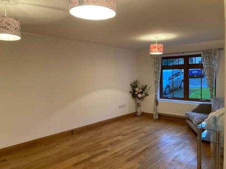 Four Bedroom Family Home, Blue Anchor, Penclawdd. - Photo 4