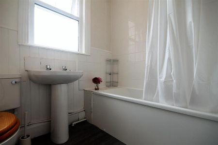 4 bedroom terraced house to rent - Photo 2