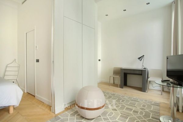 Appartement à louer à Paris 8Ème - Photo 1