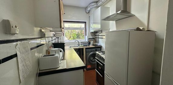 Hoylake Road, East Acton, London, W3 7NP - Photo 2