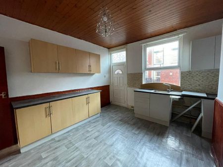 4 bedroom terraced house to rent - Photo 5