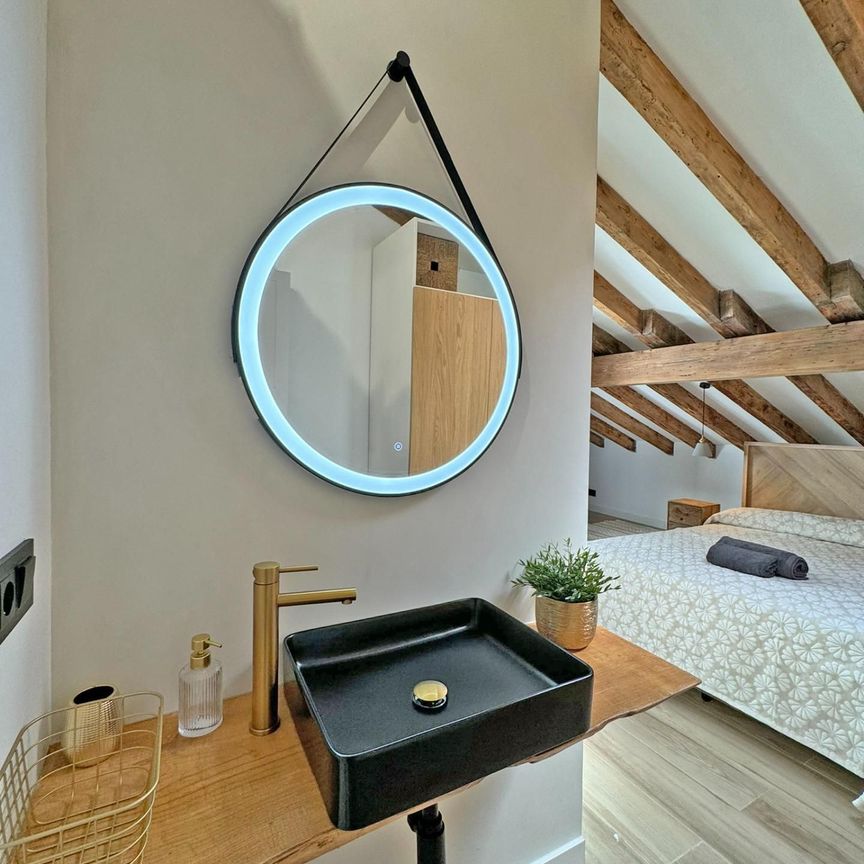 Ático de alquiler en Calle de Bailén, Barrio del Centro - Photo 1