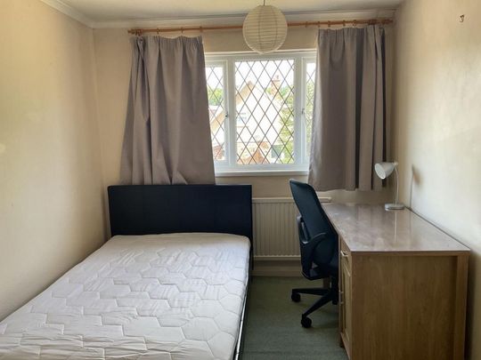 4 bedroom semi-detached house to rent - Photo 1