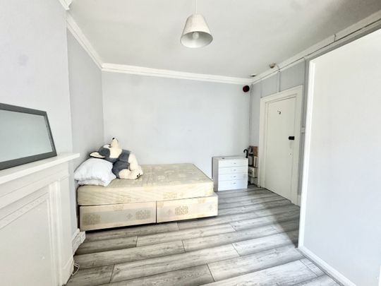 Sussex Gardens, Paddington, London, W2 - Photo 1