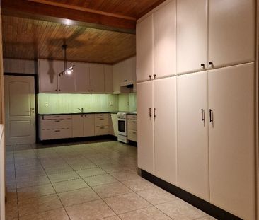 Gunstig gelegen verrassend ruime 3 slaapkamer woning met koer en ga... - Photo 2