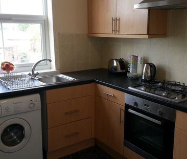 2 Bedroom Terraced To Rent in Lenton - Photo 4