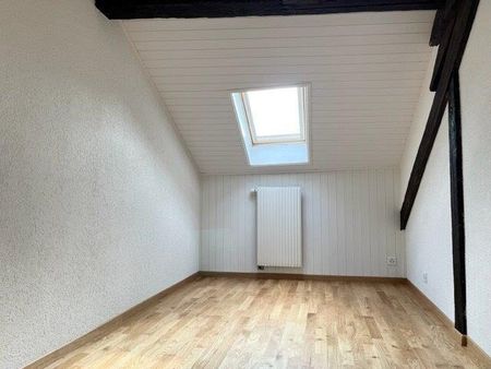 Charmant appartement entièrement rénové de 3 pièces dans les combles - Photo 4