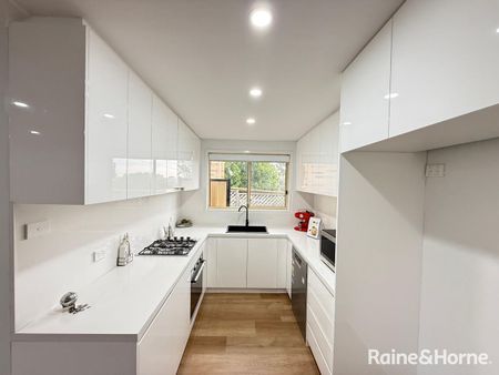 2/13 Porter Street, Minto, NSW 2566 - Photo 3