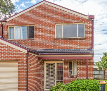 Neat & Tidy Three Bedroom Townhouse - Photo 4
