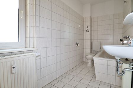 2-Raum • Laminat • Tageslichtbad mit Wanne • Stellplatz • Kaßberg • TOP • Anschauen & Mieten - Photo 4