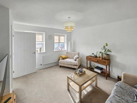 3 bedroom semi-detached house to rent - Photo 2