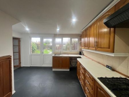 3 bedroom terraced house to rent - Photo 5