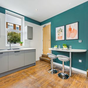 Fully Refurbished Professional Houseshare 💚 Room 5 – Executive En-Suite - Photo 2