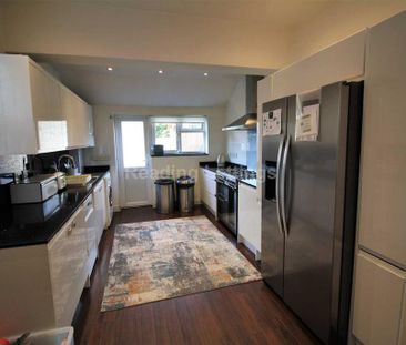 4 bedroom terraced house to rent - Photo 4