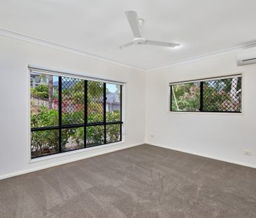 SPACIOUS FAMILY ENTERTAINER IN SOUGHT AFTER SUBURB! - Photo 5