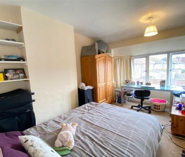 4 bedroom semi-detached house to rent - Photo 4