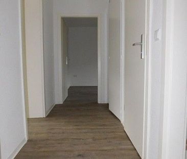 ***Sehr schöne 3-Zimmer-Wohnung in Krefeld-Zentrum mit Balkon... bezugsfertig*** - Photo 1