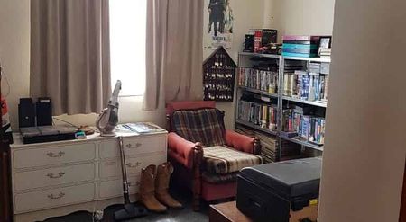 Renovated Charming 2BR Home with heat pump - Photo 4