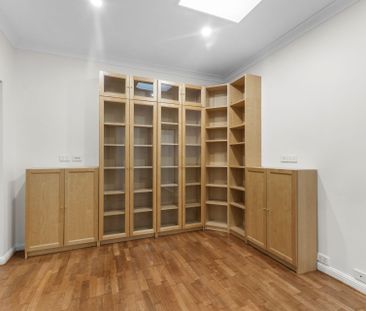 Immaculate Family Home with a Pool! - Photo 5