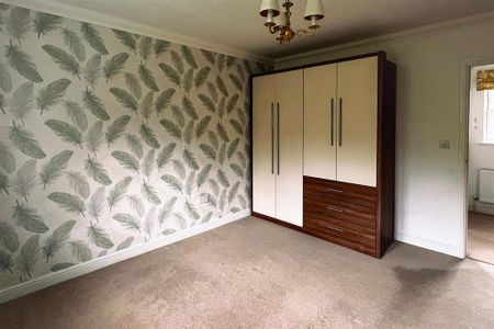 4 bedroom detached house to rent - Photo 2