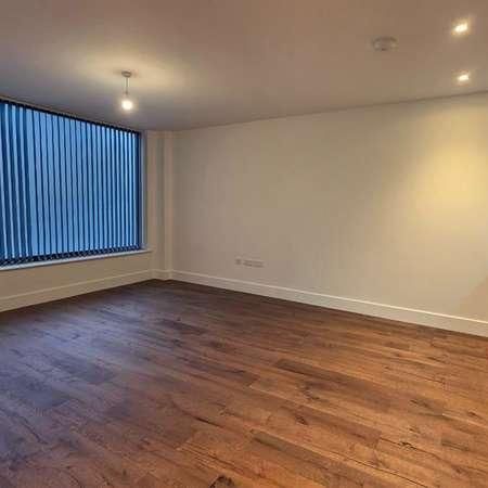 Flat, Green Lane, London, SW16 - Photo 1