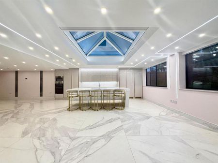 6 bedroom house to rent - Photo 2