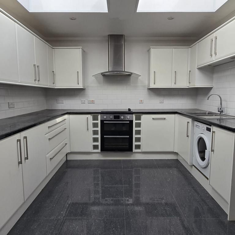 2 bedroom semi-detached house to rent - Photo 1