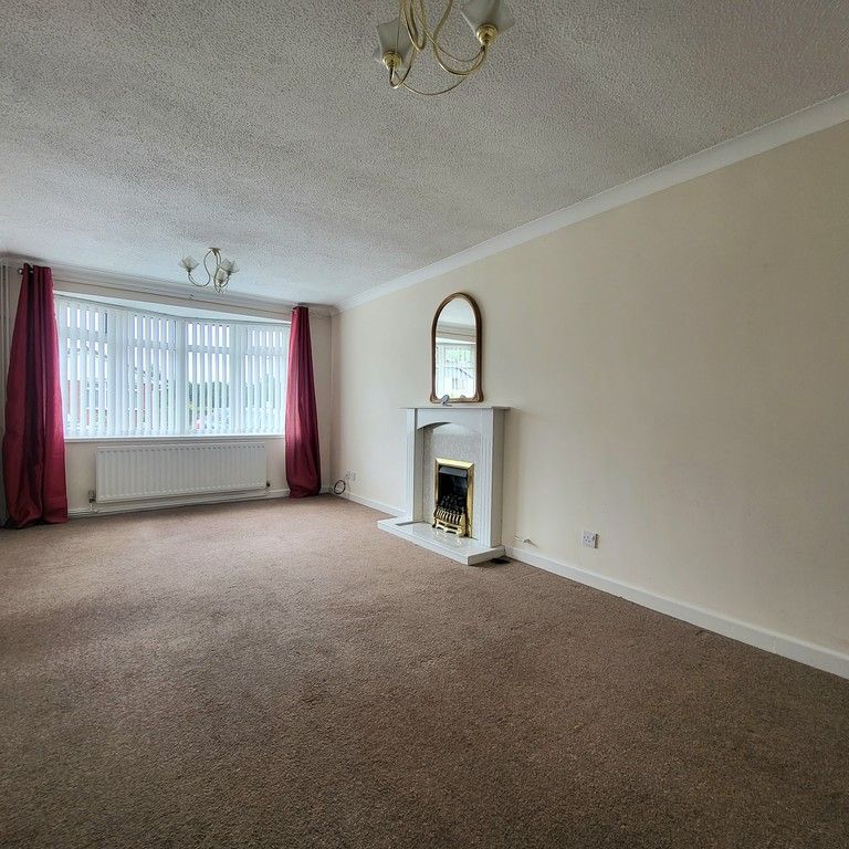 2 bedroom detached bungalow to let - Photo 1