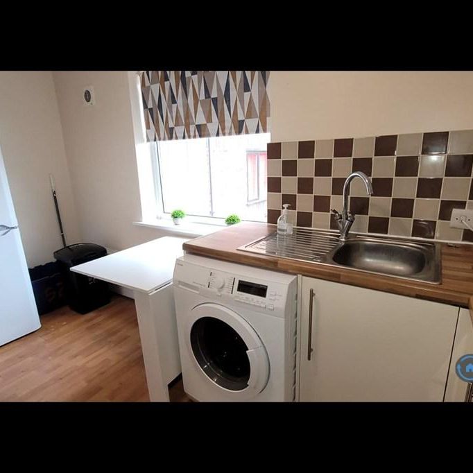 3 bedroom flat to rent - Photo 1