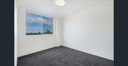 Centrally Located 2 Bedroom Apartment - Photo 4