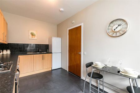 2 bedroom flat to rent - Photo 4