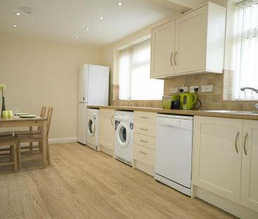 3 bedroom semi-detached house to rent - Photo 6