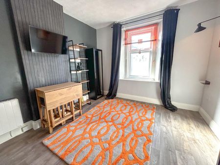 Property to rent - Photo 2