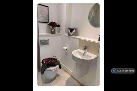 3 bedroom semi-detached house to rent - Photo 5