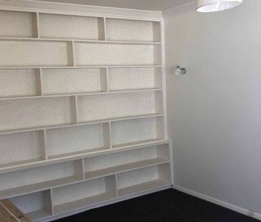 Large private 4 bed 2 bathroom family home - Photo 4