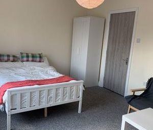 Kingsholm Road, Southmead, Bristol - Photo 3
