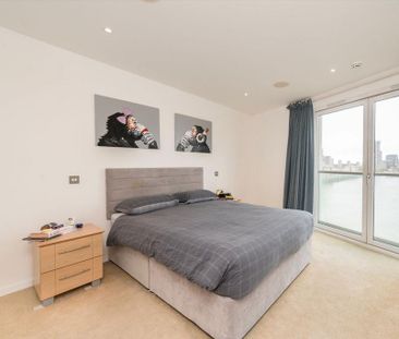 3 bedroom flat to rent - Photo 4