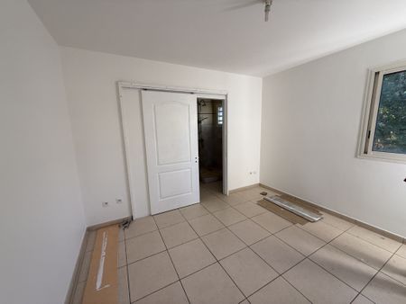 Location Appartement 4 pièces 83m² LA POSSESSION 97419 - Photo 2