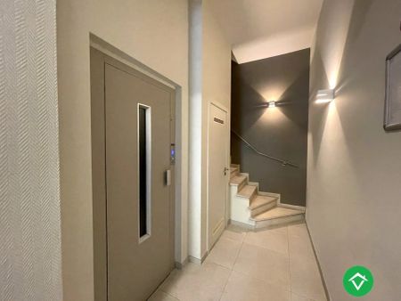 Ruim 2-slaapkamersappartement met garage in centrum Roeselare - Photo 5