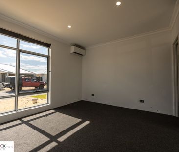 Newly built 3 x 2 dual home in sort after location - Photo 2