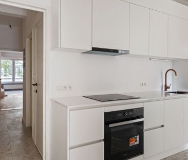 Appartement te huur in Antwerpen voor € 845 met 1 slaapkamer - Photo 2