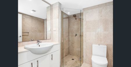 Premium Manly beachfront apartment with outstanding views - Photo 2