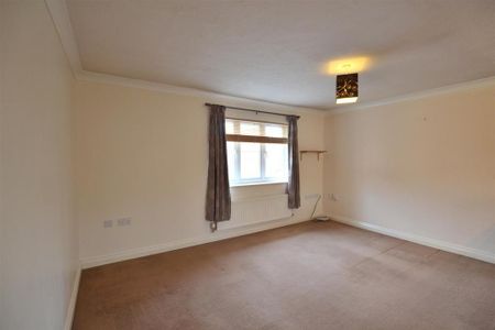 1 bedroom coach house to rent - Photo 2