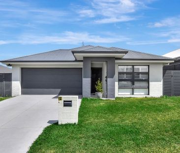 Discover stylish living close to everything you need - Photo 1