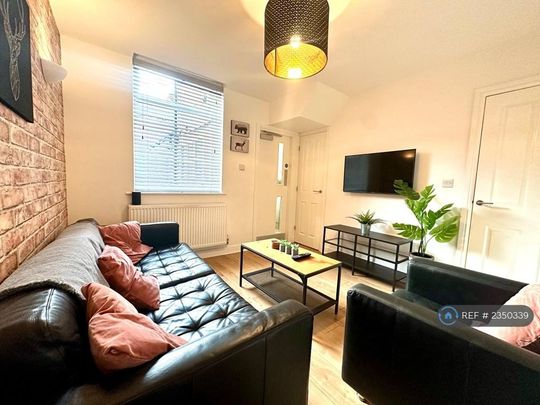 3 bedroom terraced house to rent - Photo 1