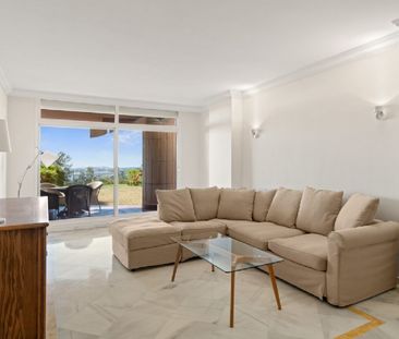 2 Bedroom Apartment For Rent in Puerto Banús, Málaga - Photo 2