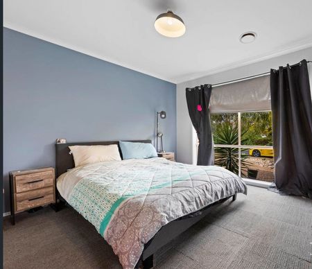 Luxury Family Living with Pool - Spacious 6-Bedroom Home in Prime Sydenham Location! - Photo 3