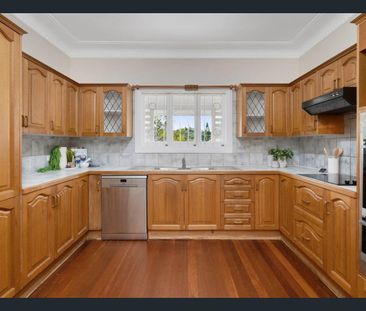 Stunning 3 Bedroom Home with Sunroom for rent - Photo 6