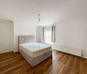 Gravesend, Kent, DA12 - Photo 2