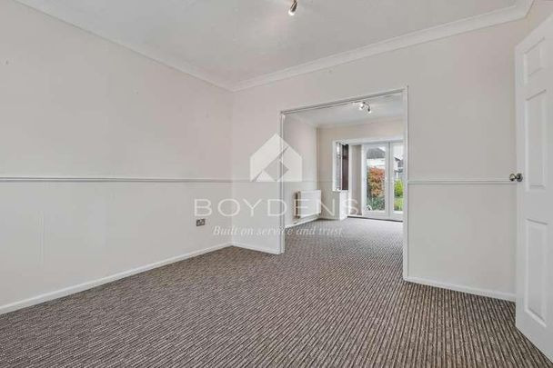 Dove Crescent, Harwich, CO12 - Photo 1